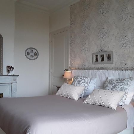 Le Manoir De Crisolles Quarto foto