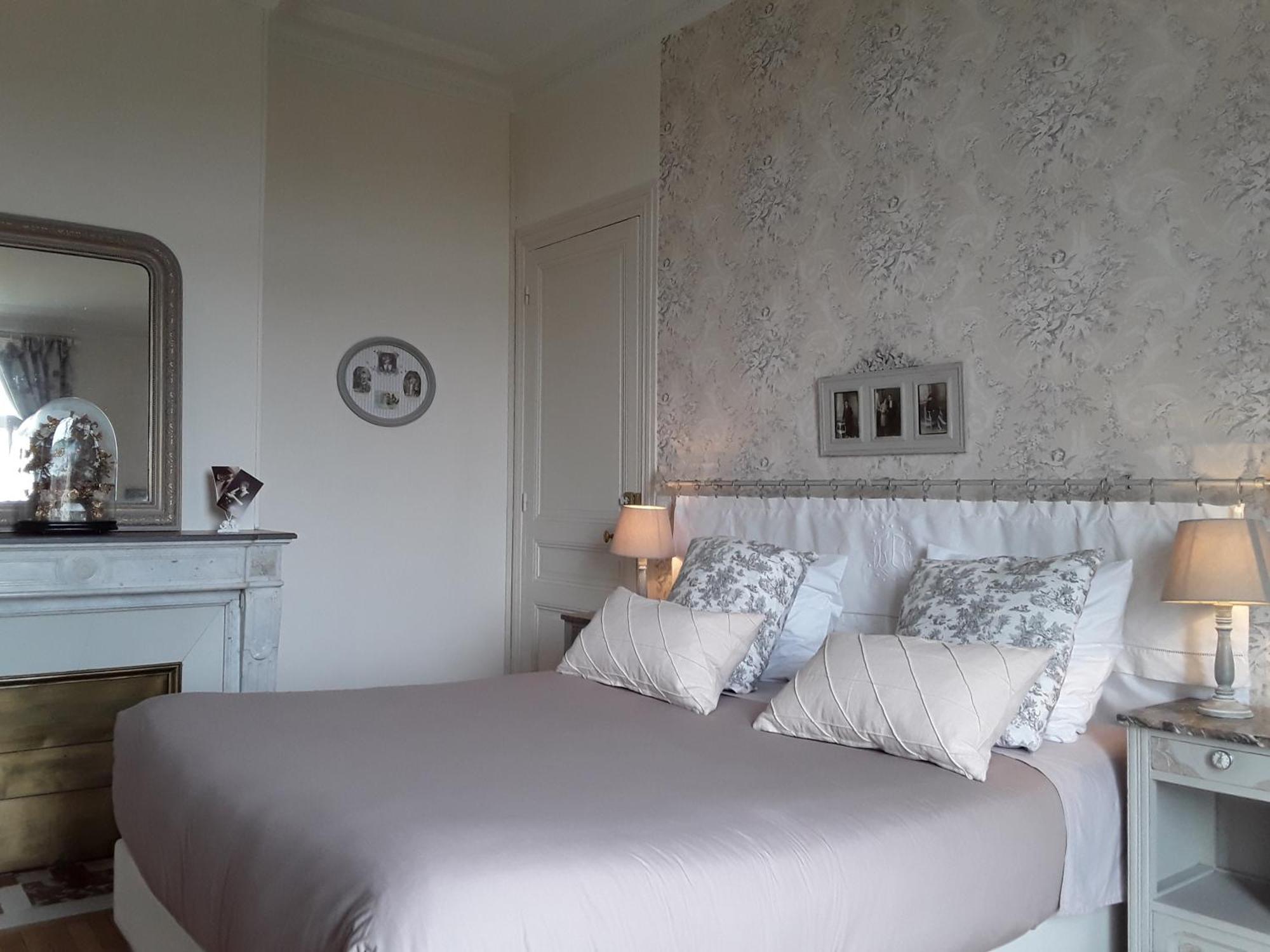Le Manoir De Crisolles Quarto foto