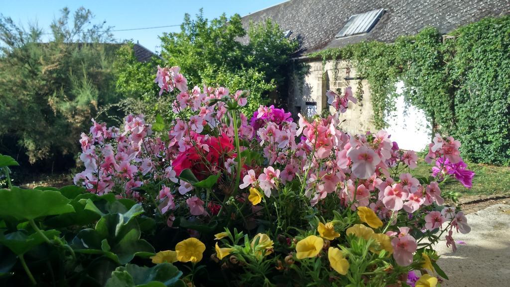Le Manoir De Crisolles Exterior foto